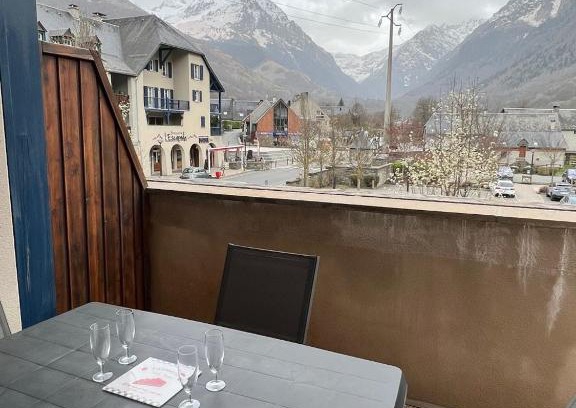 Peyragudes Apartment | Appt hyper-centre Loudenvielle 4pers Terrasse Sud vue montagne
