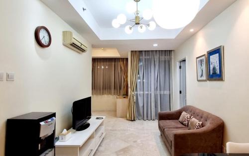 East Kuningan Apartment | Apt Bellagio 2 BR Gold With Wi-Fi, Pool & Netflix