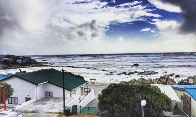 Strandfontein Apartment | Apt on Beach front, Modern 2BR Solar, 50m to beach