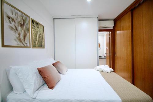 Caminho das Arvores Apartment | Apto 19º andar, piscina, academia, garagem, ao lado do Shopping Salvador