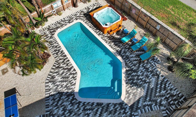 Fort Lauderdale House | 🏖AQUA-OASIS(PRIVATE🏘) HOT-TUB POOL BBQ 10MIN TO BEACH LAS OLAS DOWNTOWN AIRPORT🏝