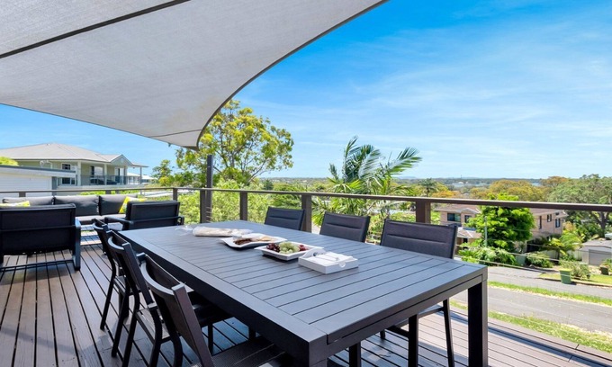 Budgewoi House | Aquavista; Beach, Lake, Ping Pong and Pool Table.
