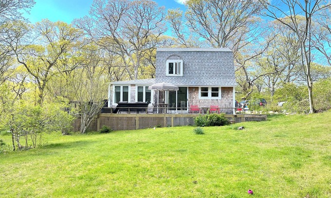 Aquinnah Cottage | Aquinnah cottage private,serene, easy beach access ,sleeps 4