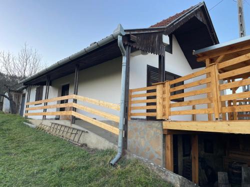 Zalaszentgrot House | Aranyodi hegyi hajlék