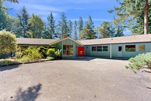 Sylvan-Highlands House | Arboretum Retreat