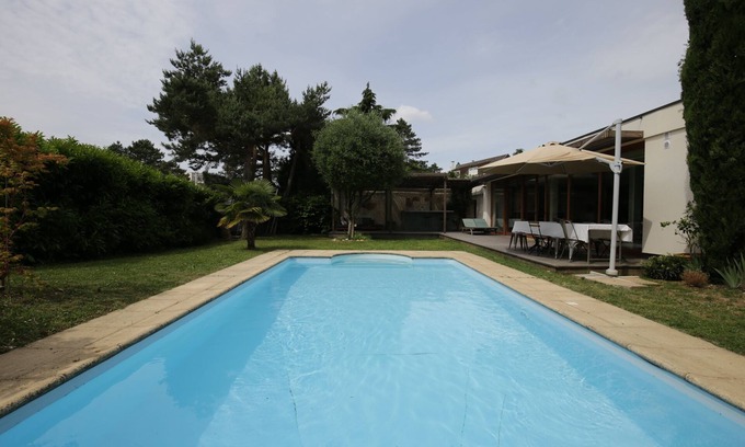Montessuy House | Architect-designed villa with swimming pool in Lyon