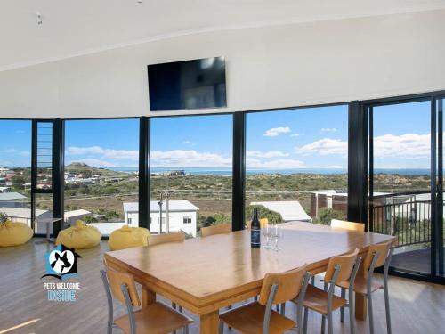 Goolwa Beach House | Architect Designed Beach House with Sweeping Views