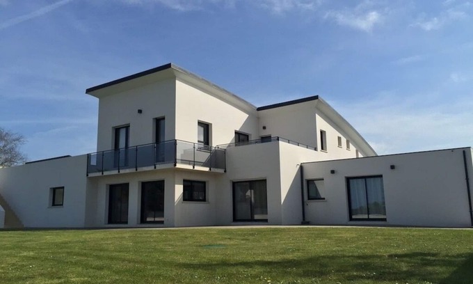 Saint-Pabu Villa | Architect-designed villa, heated indoor pool, 600 m from the beach, sleeps 15