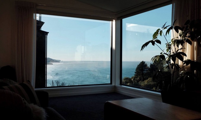 St. Clair Apartment | Architectural home with stunning sea views in St Clair