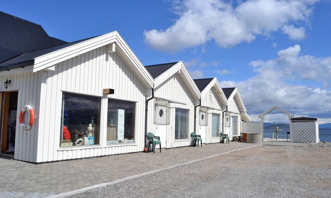 Tverlandet Cabin | Arctic Seasport