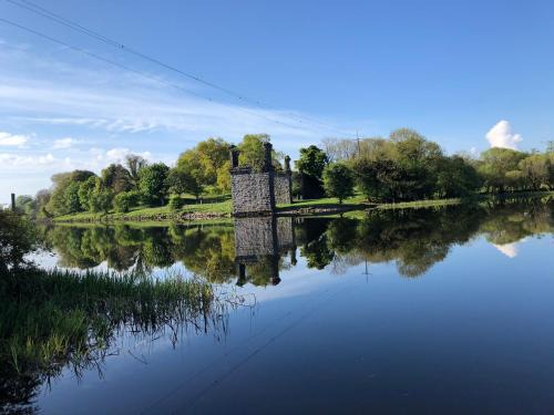 Enniskillen House | Ardhowen Bay lakefront holiday accommodation