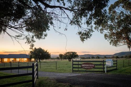 Moore Creek House | Ardington - 4-Bed Pet-Friendly with Pool