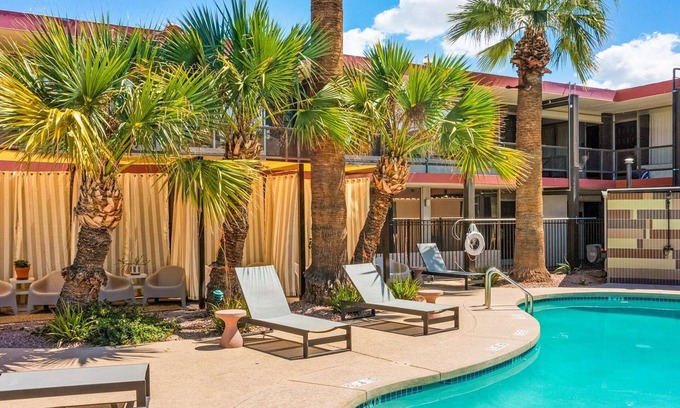 Papago Parkway House | Arizona Fishhook Suite