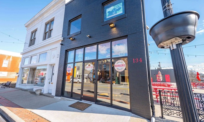Williamstown Condo | Arkstone Retreat 1 Chic Downtown Escape!