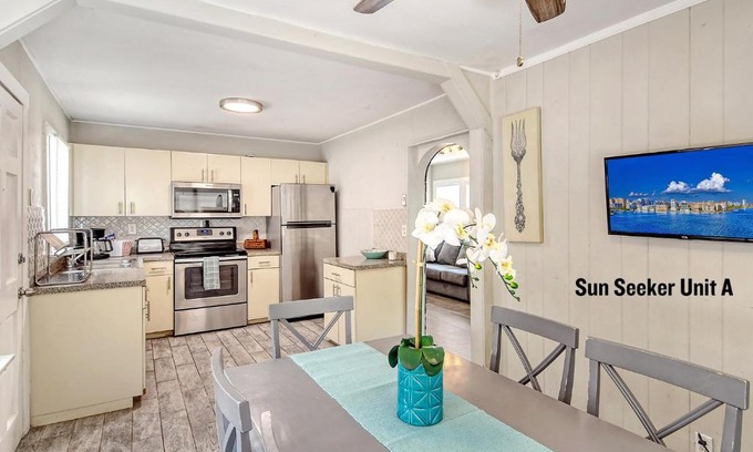 Southgate Apartment | Arlington Bungalows-Sarasota 10 min to Siesta Key