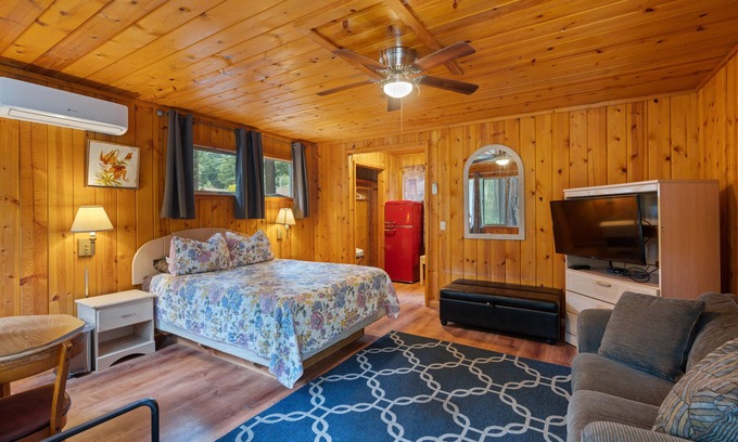 Boulder Creek Hotel | Armin - room Masoods Lodge