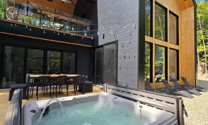 Cantley Cottage | Armoni Ski & Spa - 5 minutes walk to Mont Cascades