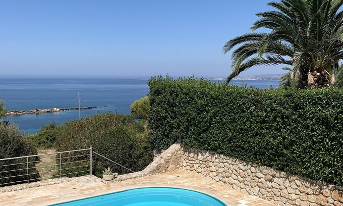 Minia Villa | Armorel Gold is a beautiful villa and studio in a fabulous location.