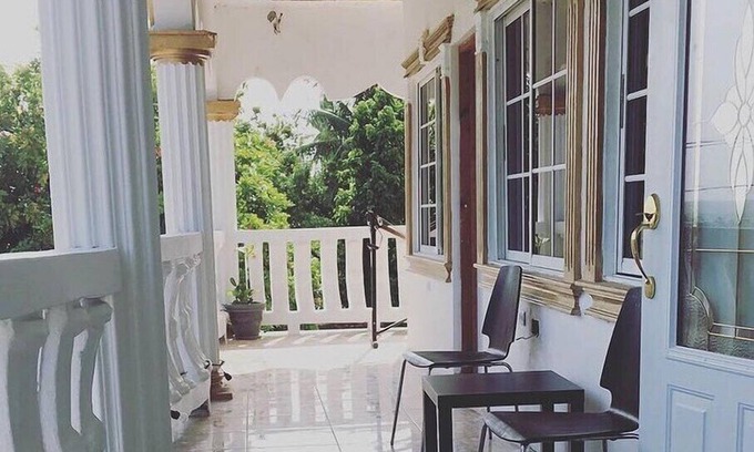 Sandy Bay House | Arms Of Charms Guesthouse