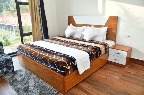 Bhiwadi Hotel | Aroma Green Farm Manesar with Pool