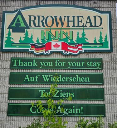 Huntsville Hotel | Arrowhead Inn by Baaman's