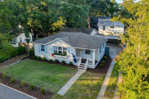 Old Village House | Arsenal Buyout by AvantStay 2 Homes Near Sullivan’s Island w Outdoor Dining