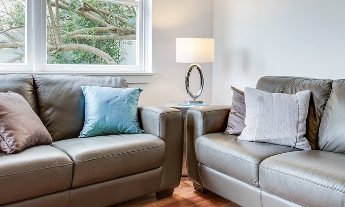 Neutral Bay Apartment | Art Deco 2-Bed Close to City and Harbour