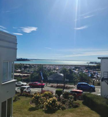 Timaru Central Apartment | Art Deco Beauty on The Bay Hill