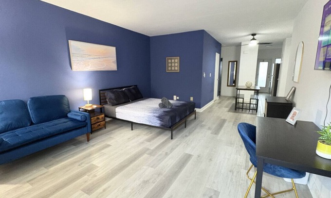West Avenue Apartment | Art Deco Haven in Historic South Beach