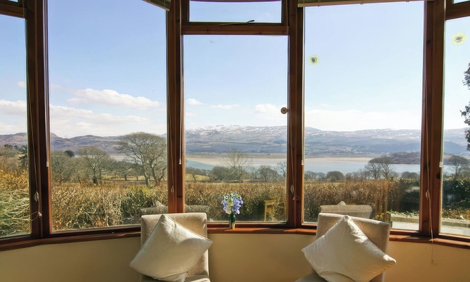 Penrhyndeudraeth Cottage | Artist's Cottage