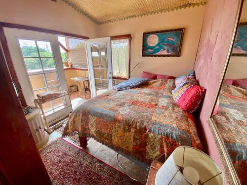 Discovery Harbour Bed & Breakfast | Artsy Cabin on Organic Farm