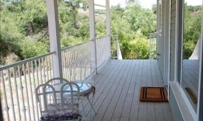 Ramona House | Artsy Custom Home. Central to San Diego Beaches; Mts; Desert