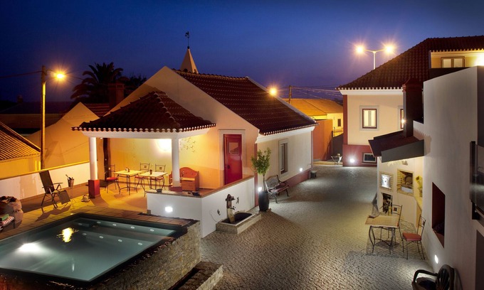 Cadaval Bed & Breakfast | Artvilla