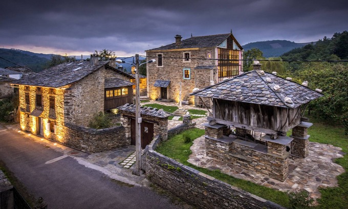 Aldeguer House | As casas do retratista - Adults Only