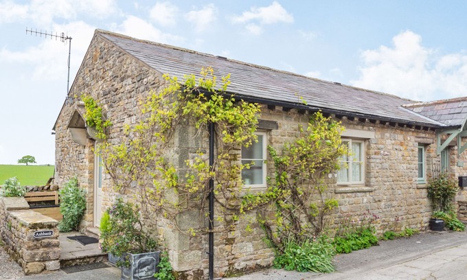 Fourstones Near Bentham Cottage | ASHBANK COTTAGE, character holiday cottage, with open fire in Tatham