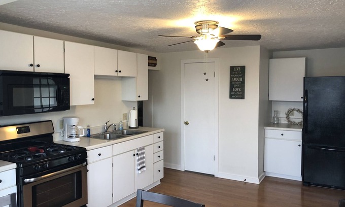 Ashland House | Ashland Home- Great Location with nice new furnishings