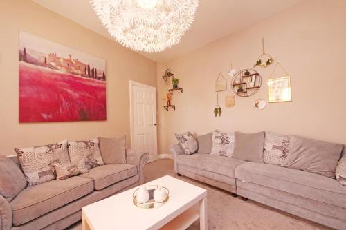Scarborough House | Ashville Grange Sleeps 10 Large Beautiful House