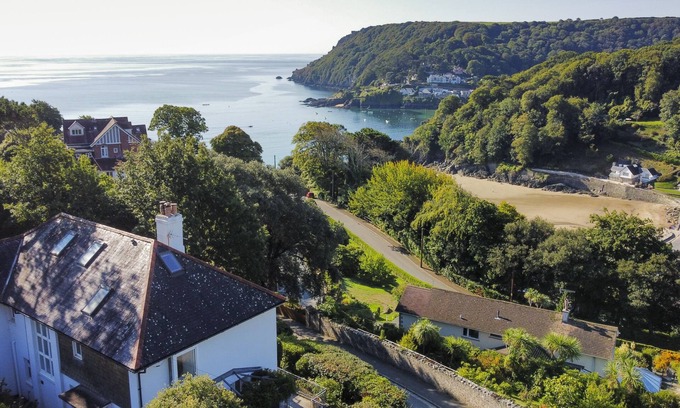 Salcombe House | Asman - a house that sleeps 10 guests in 5 bedrooms