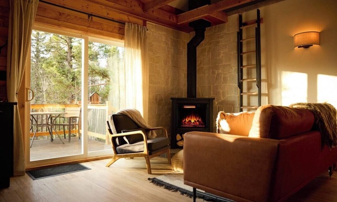 Florissant Cabin | Aspen Hideaway · Mountain Modern log Cabin Deck + Hot Tub