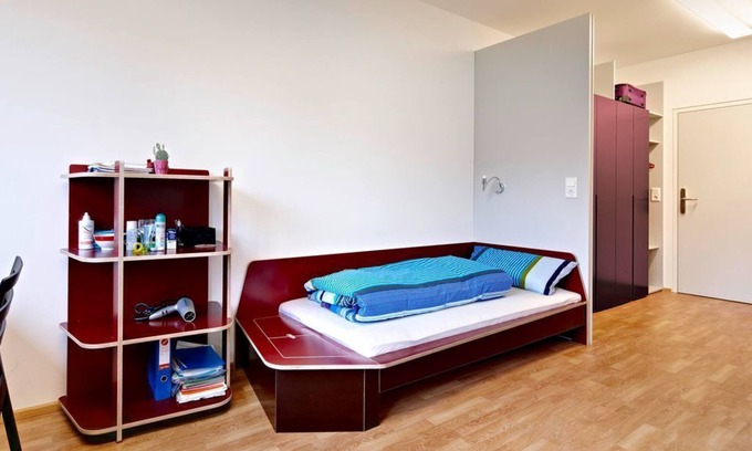 Saalfelden am Steinernen Meer Apartment | Hostel ALM 34 sport resort - twin room, shower, toilet