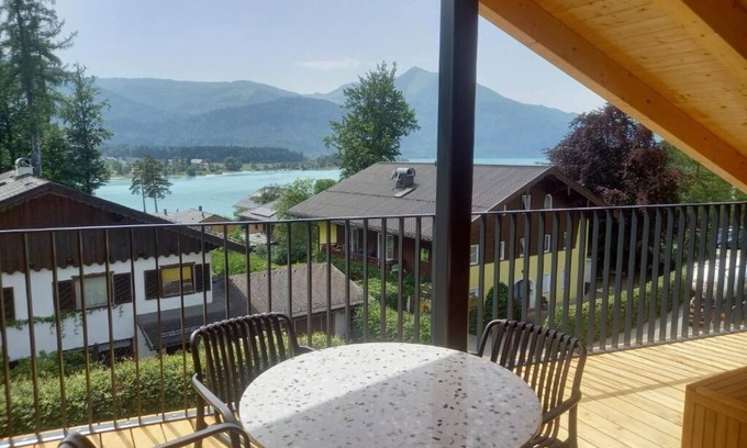 Ried Apartment | Deluxe One-Bedroom Apartment with Lake View