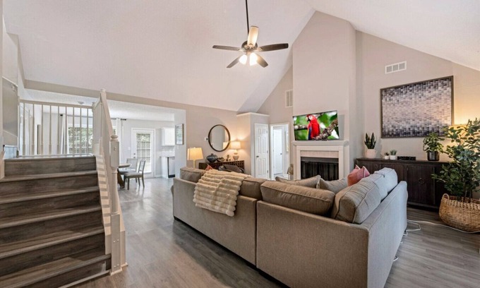 Church Street House | ATH - 4BR - Riverdale - Newly Decorated (sandy)