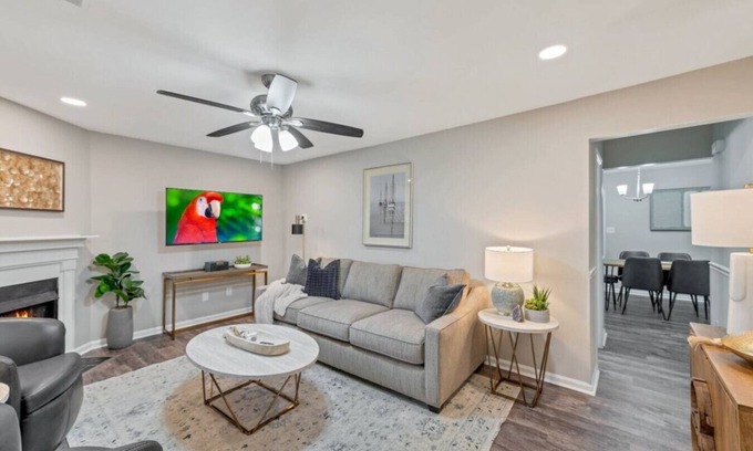 Woodstock House | ATH - Downtown Woodstock Luxury - Walk to Cherokee Amphitheater (1/4 mile) 4 Bedroom