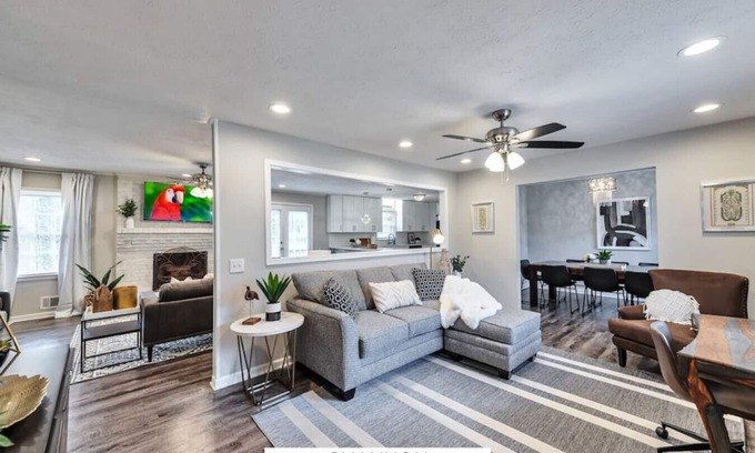 Woodstock House | ATH - Sleeps 6 - 3 Beds - Fenced/pet friendly-Shannon