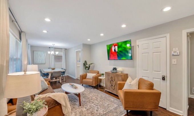 Belvedere Park House | ATH - Sleeps 6 - 3 Beds - Fenced/Pet friendly - Pasade