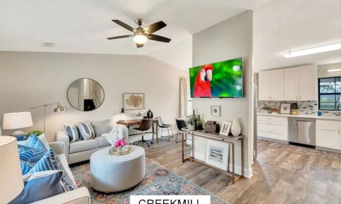Kennesaw House | ATH - Sleeps 8 - 4 Beds - Fenced/Pet friendly - CM