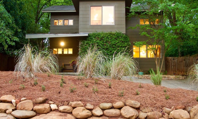 Athens House | Athens Getaway, Walk to Downtown!