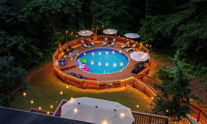 Atlanta House | ATL Cascade Oasis - Pool, Hot Tub, Arcades, Pool Table, 3900sq ft with 10 beds