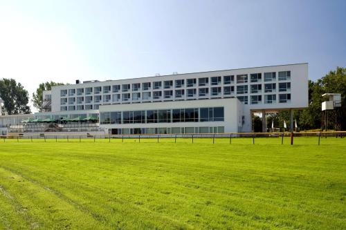 Sebaldsbruck Hotel | ATLANTIC Hotel Galopprennbahn