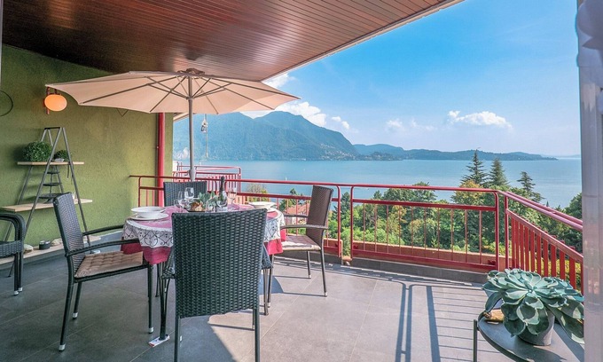 Susello Apartment | Attractive 3½-room apartment with 2 balconies, pool and dream view